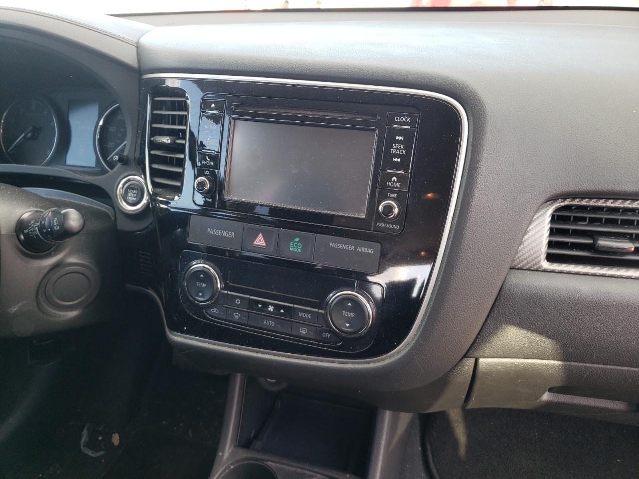 Photo 9 from auction – 2016 MITSUBISHI OUTLANDER with VIN JA4AD3A3XGZ011719