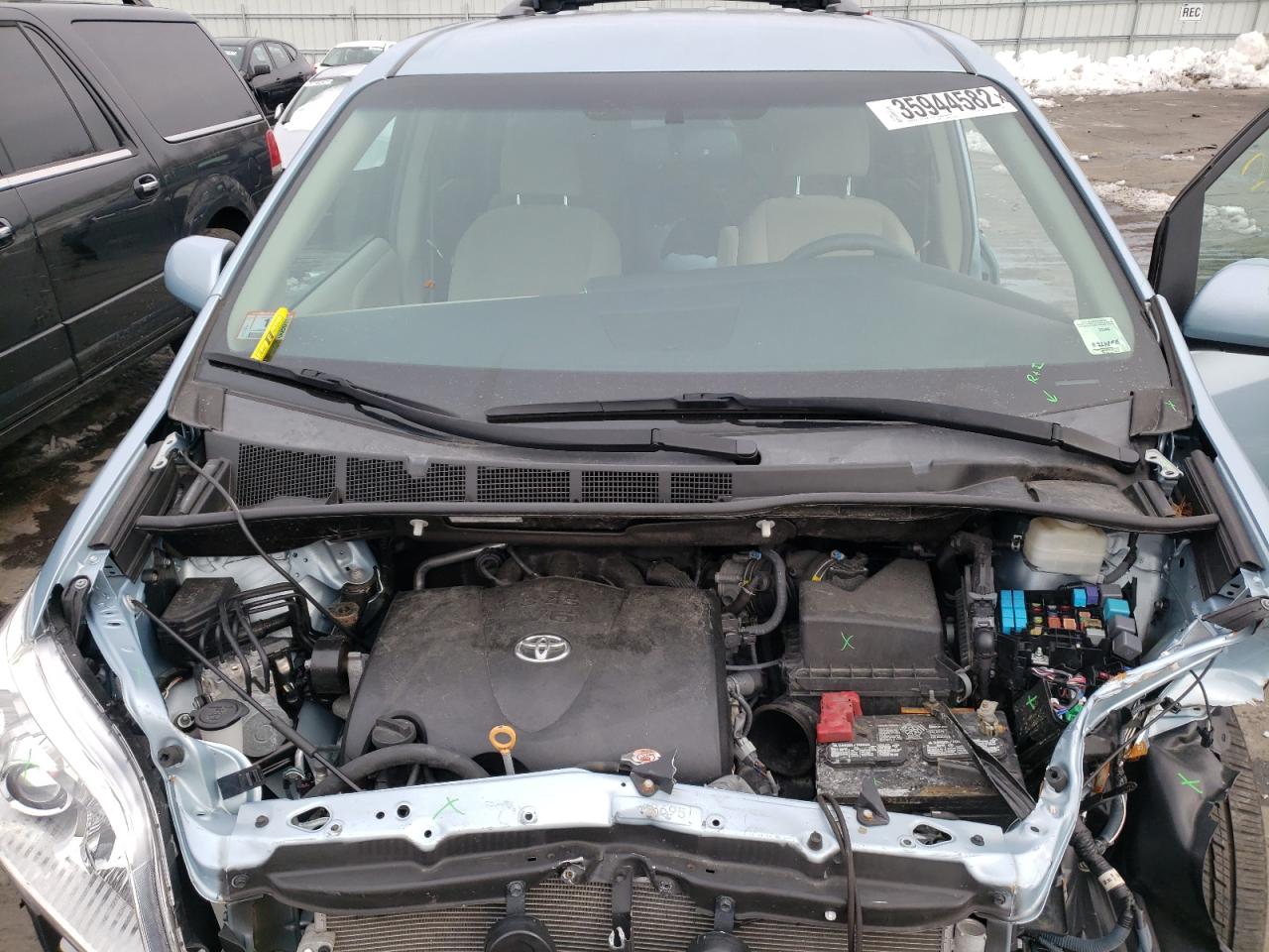 Photo 7 from auction – 2017 TOYOTA SIENNA LE with VIN 5TDJZ3DC9HS174755