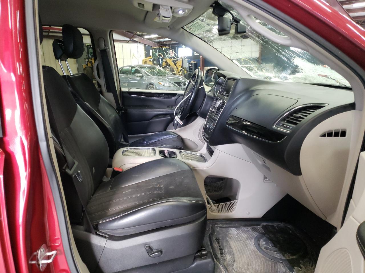 Photo 5 from auction – 2014 CHRYSLER TOWN & COU with VIN 2C4RC1CG8ER417957