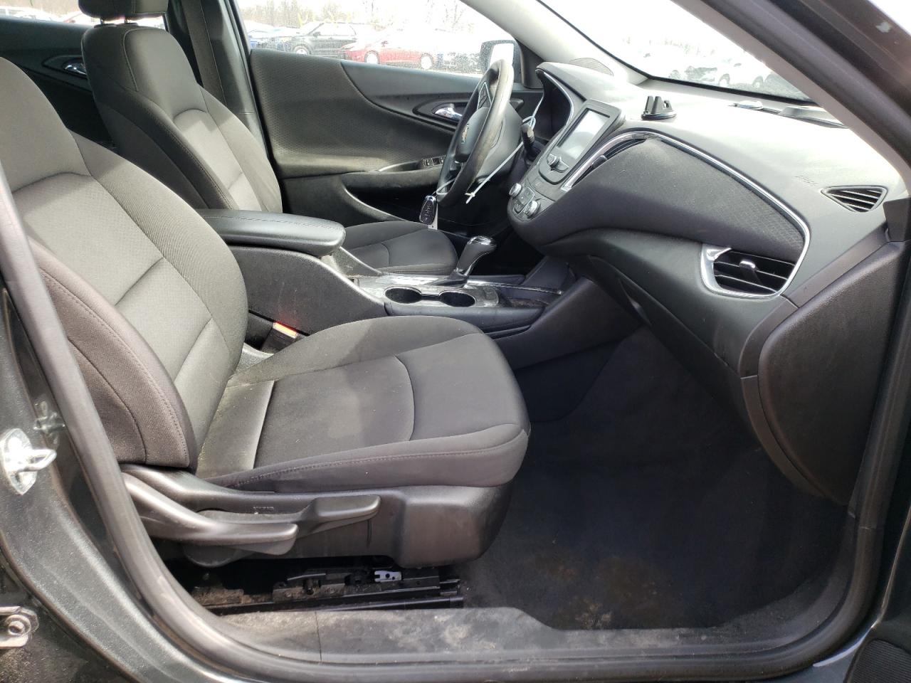 Photo 5 from auction – 2018 CHEVROLET MALIBU LT with VIN 1G1ZD5ST0JF143683