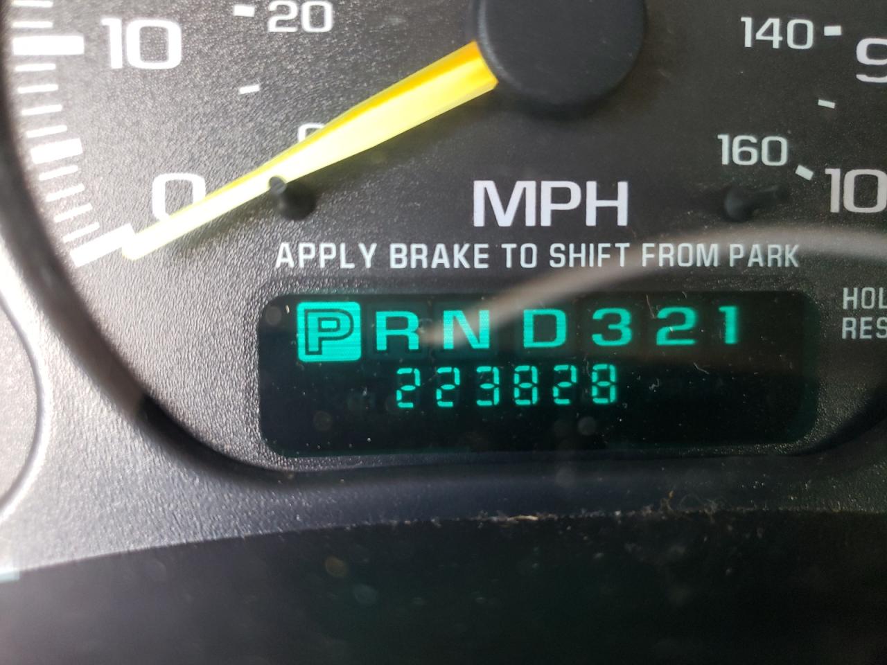 Photo 8 from auction – 2000 CHEVROLET SILVERADO with VIN 1GCEC19T0YZ157454