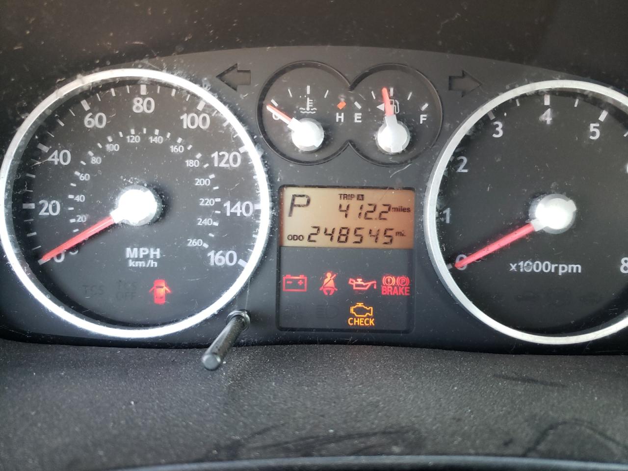 Photo 8 from auction – 2004 HYUNDAI TIBURON with VIN KMHHM65D94U152780