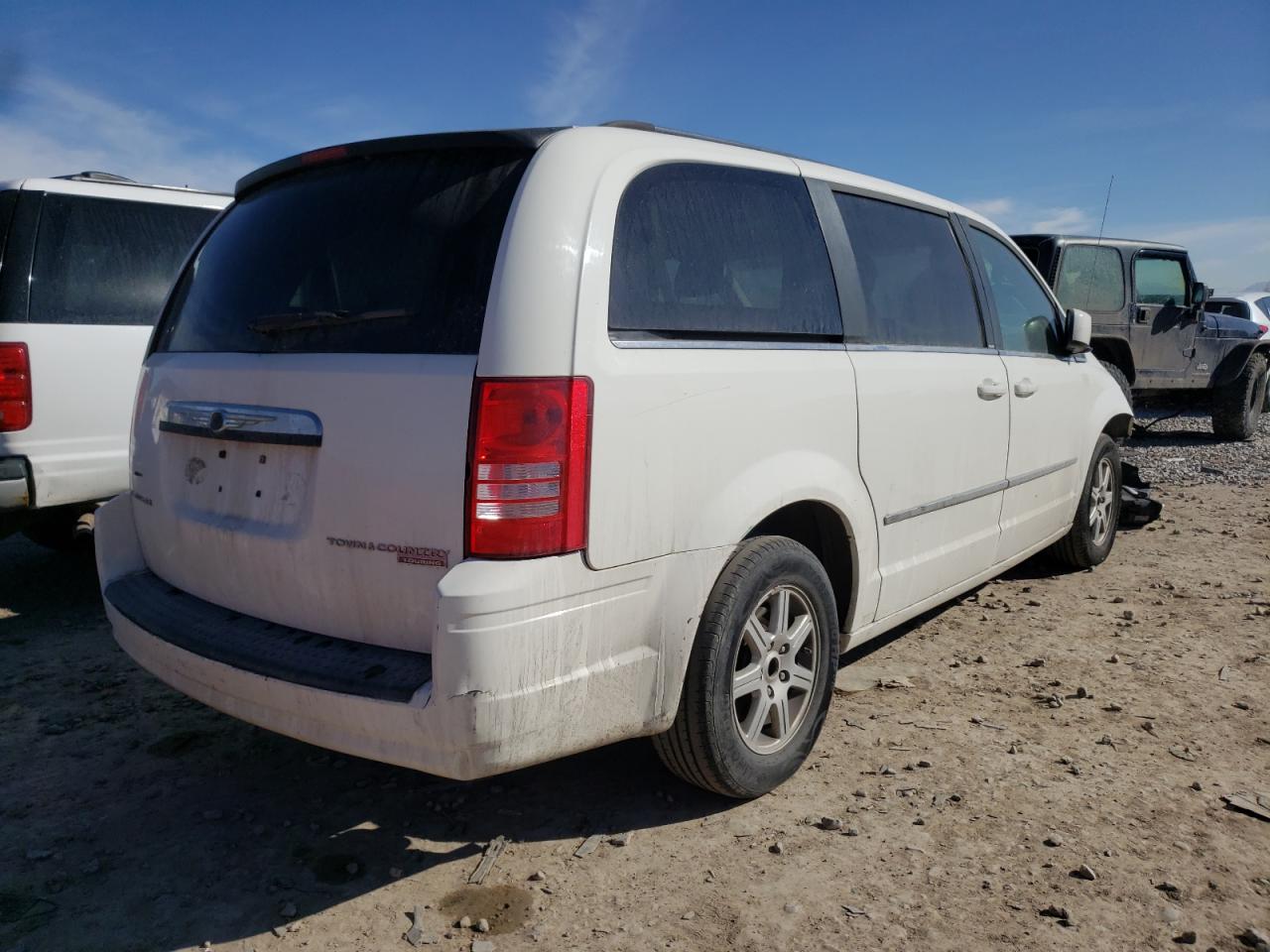 Photo 4 from auction – 2010 CHRYSLER TOWN & COU with VIN 2A4RR5D13AR198099