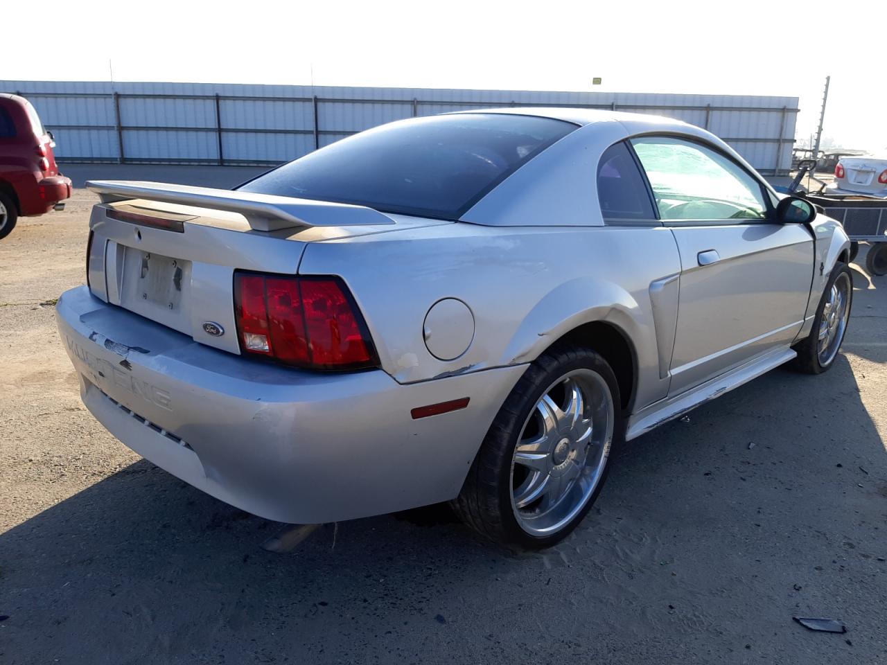 Photo 4 from auction – 2001 FORD MUSTANG with VIN 1FAFP40431F123201