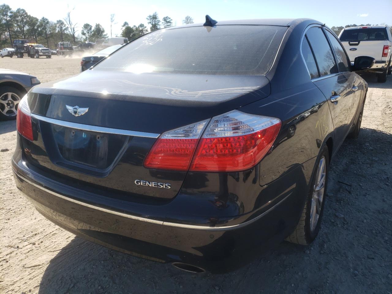 Photo 4 from auction – 2011 HYUNDAI GENESIS 3. with VIN KMHGC4DE5BU142502