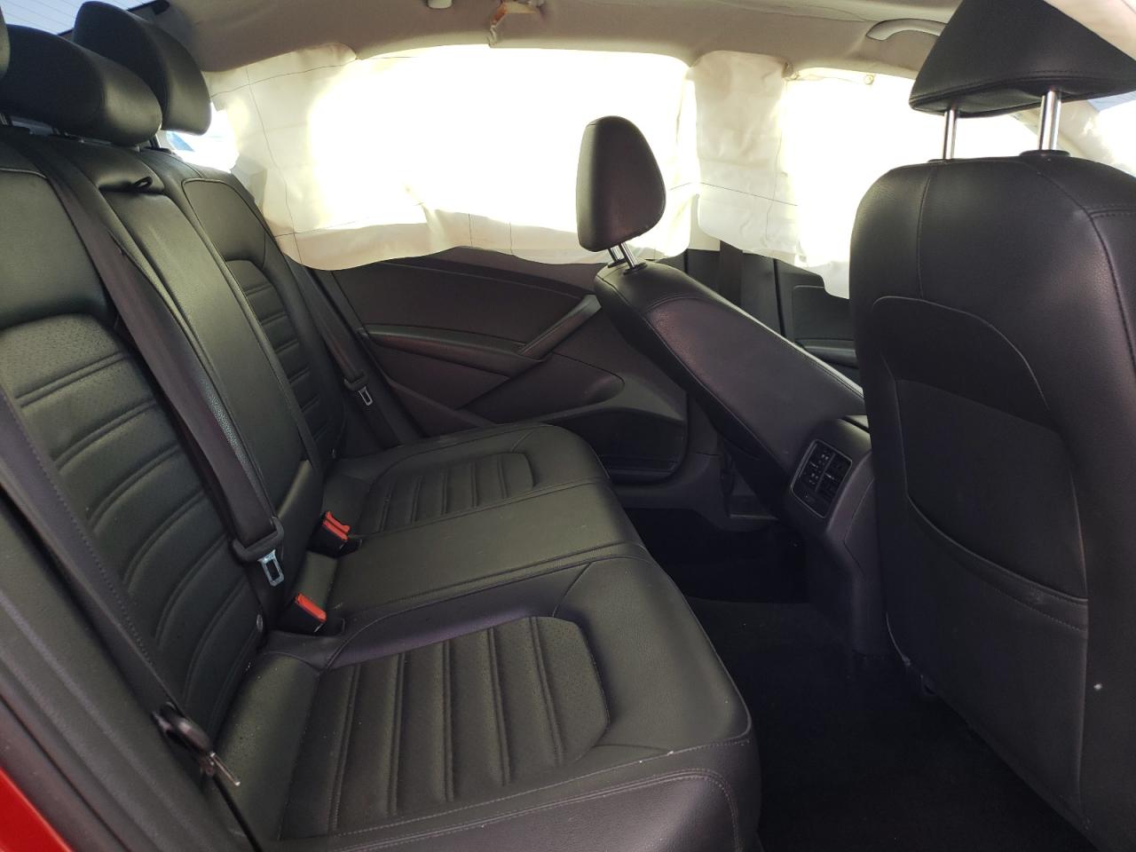 Photo 6 from auction – 2015 VOLKSWAGEN PASSAT SE with VIN 1VWBS7A30FC122902