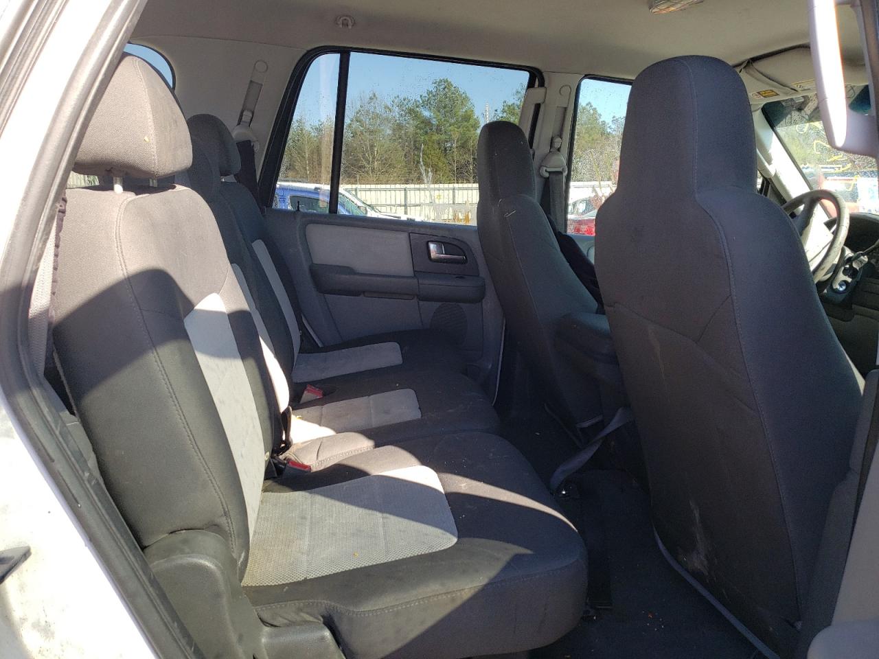 Photo 6 from auction – 2004 FORD EXPEDITION with VIN 1FMRU13W94LA67942