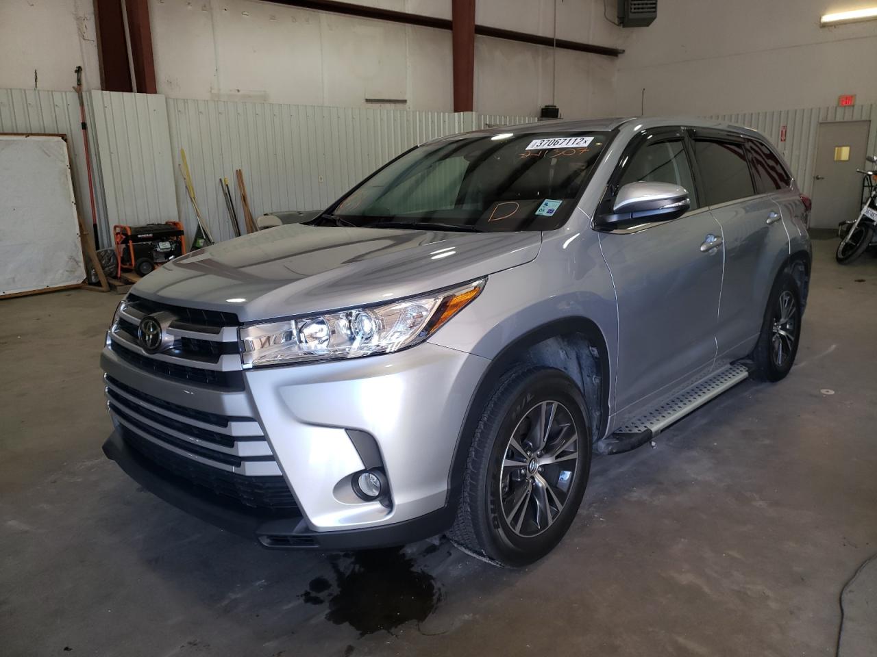 Photo 2 from auction – 2017 TOYOTA HIGHLANDER with VIN 5TDZZRFH6HS211307