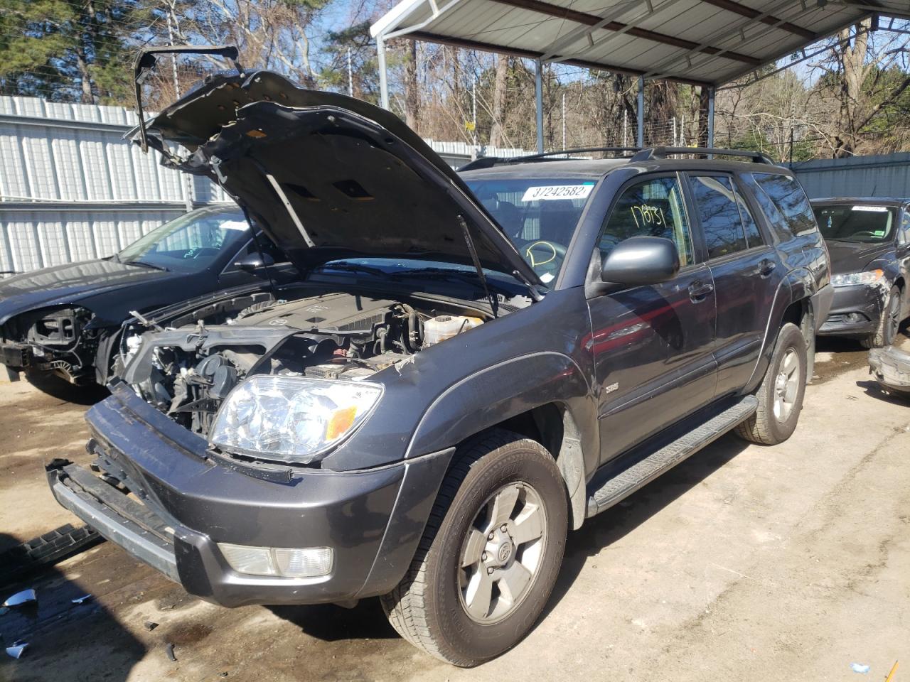Photo 2 from auction – 2004 TOYOTA 4RUNNER SR with VIN JTEZU14R640042345