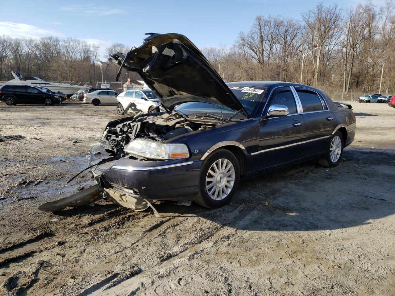 Photo 2 from auction – 2004 LINCOLN TOWN CAR E with VIN 1LNHM81WX4Y613917