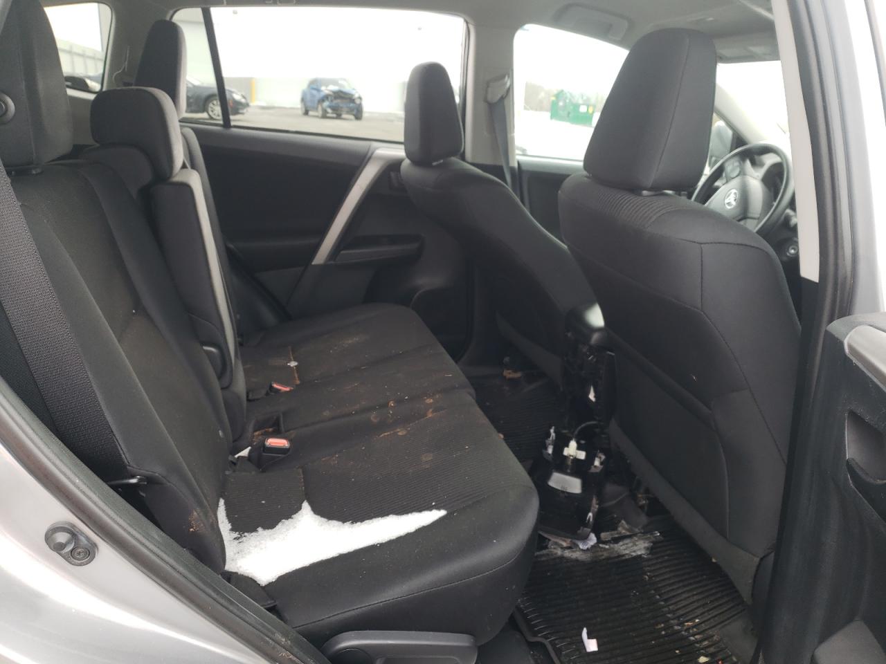 Photo 6 from auction – 2017 TOYOTA RAV4 LE with VIN 2T3BFREVXHW624993