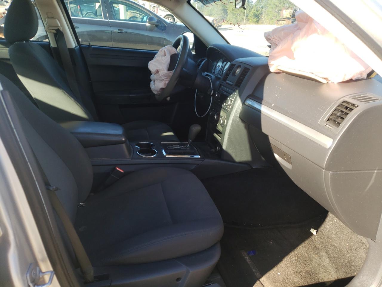 Photo 5 from auction – 2008 CHRYSLER 300 LX with VIN 2C3KA43R98H183255
