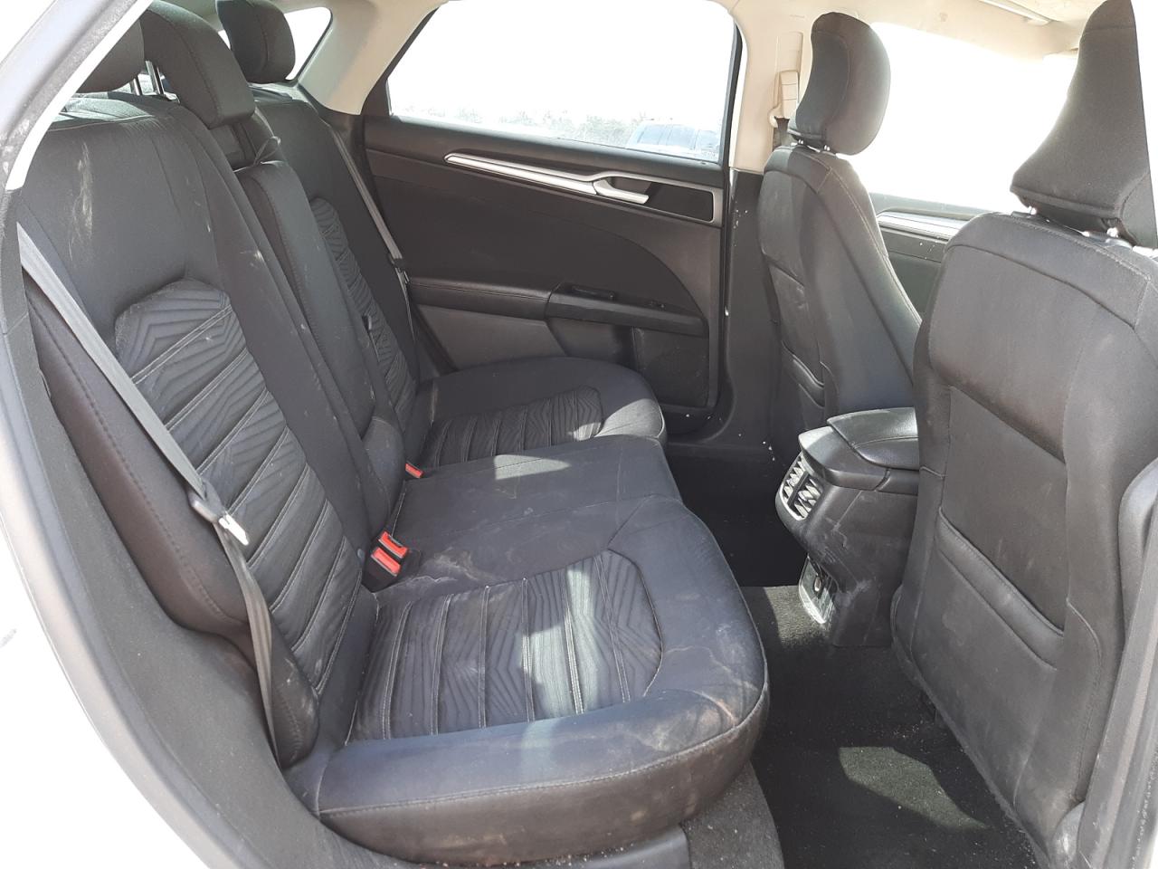 Photo 6 from auction – 2016 FORD FUSION SE with VIN 3FA6P0HD5GR328852