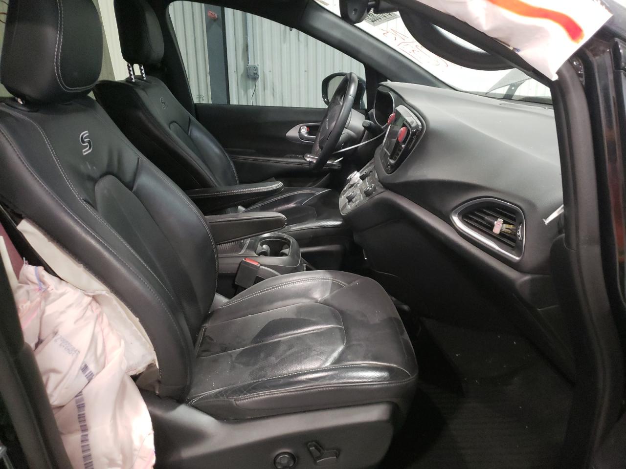 Photo 5 from auction – 2018 CHRYSLER PACIFICA T with VIN 2C4RC1EGXJR198054