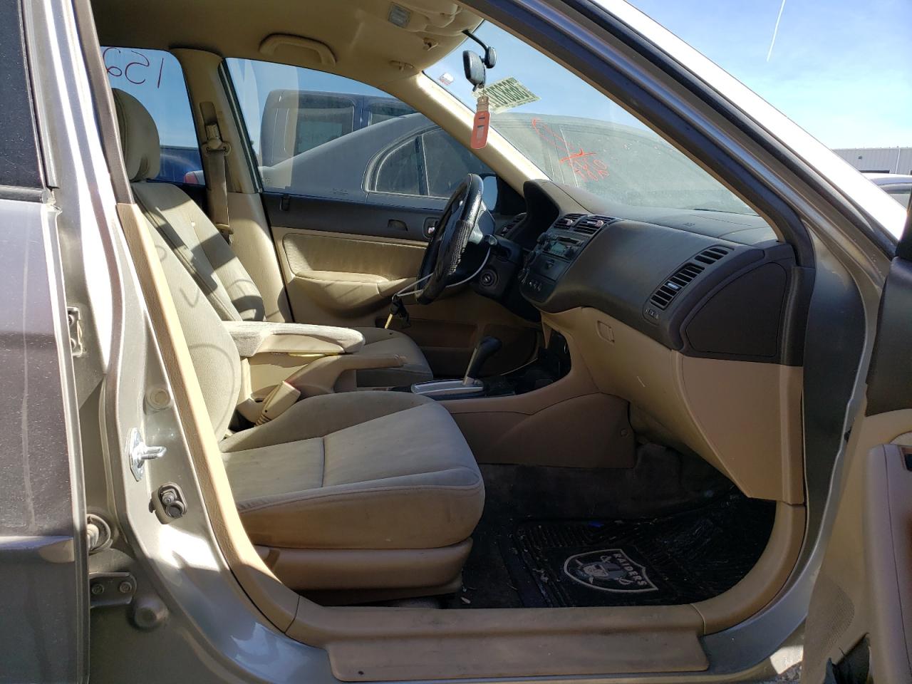 Photo 5 from auction – 2003 HONDA CIVIC LX with VIN 2HGES16573H550287