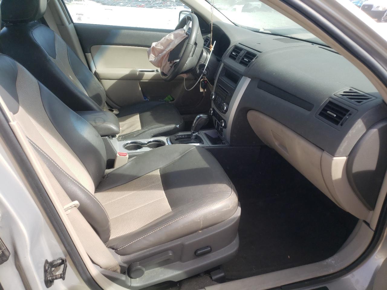 Photo 5 from auction – 2010 MERCURY MILAN with VIN 3MEHM0JA8AR622375