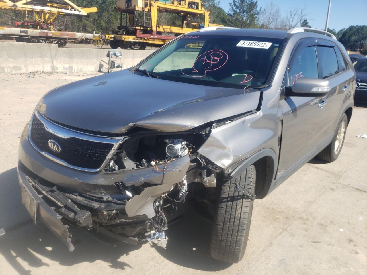 Photo 2 from auction – 2015 KIA SORENTO LX with VIN 5XYKTCA66FG584993