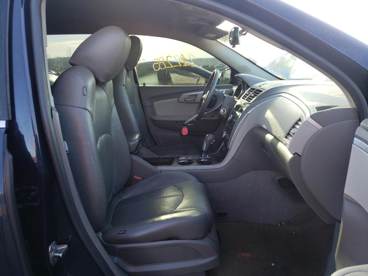 Photo 5 from auction – 2011 CHEVROLET TRAVERSE L with VIN 1GNKRGED6BJ298478