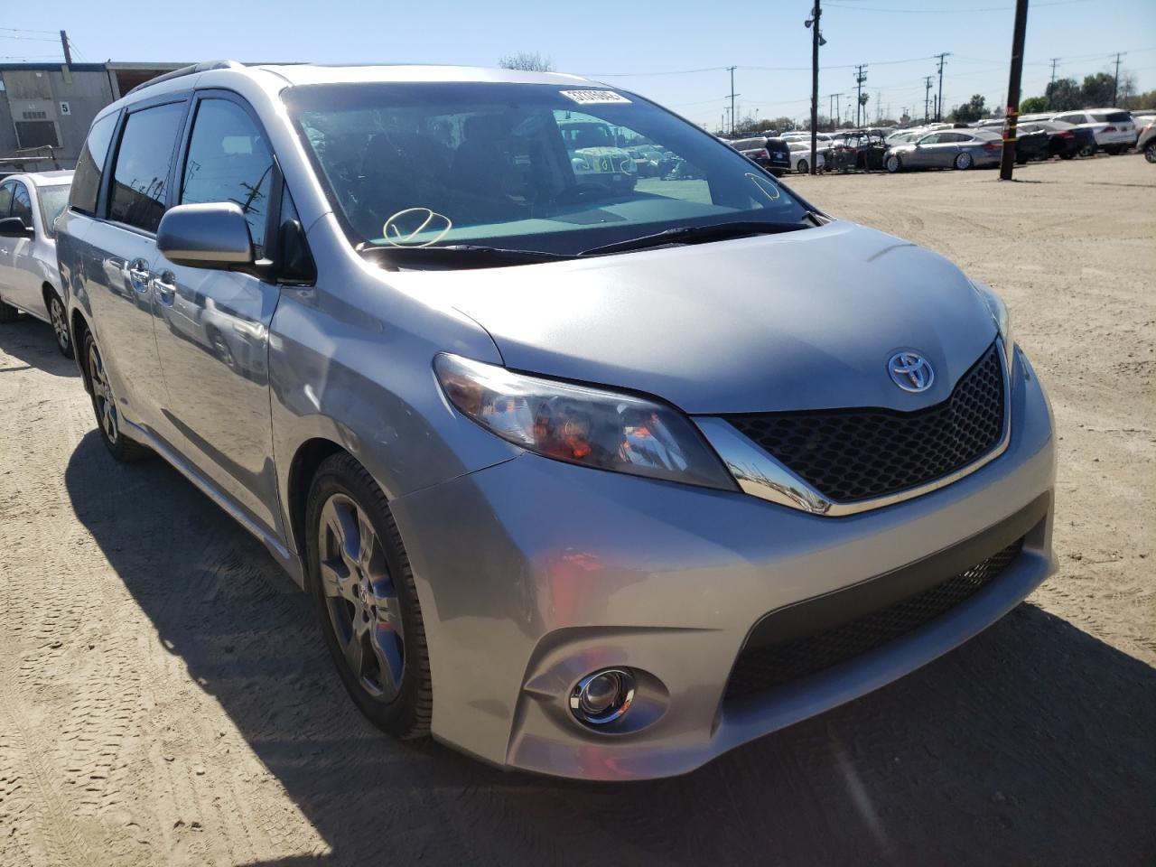 TOYOTA SIENNA SE 2017 with VIN 5TDXZ3DCXHS844520 - Photo from auction