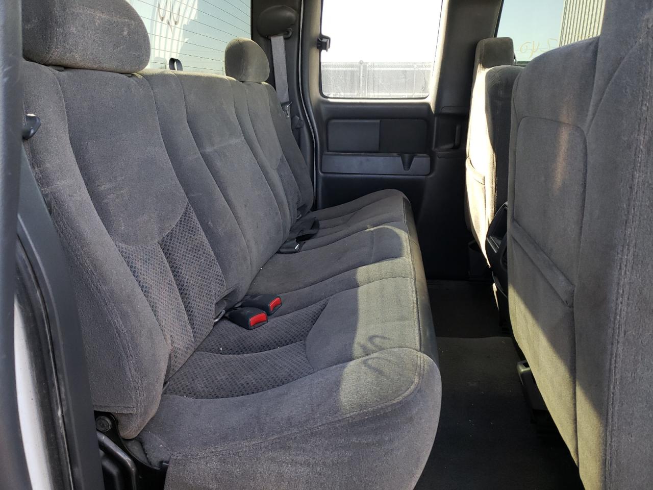 Photo 6 from auction – 2005 CHEVROLET SILVERADO with VIN 1GCEK19B65E258401