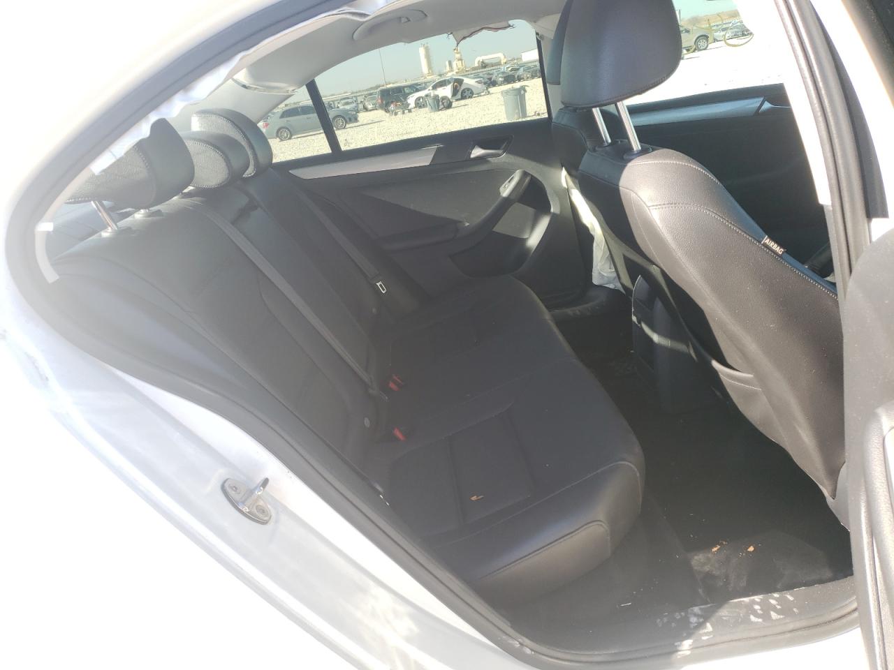 Photo 6 from auction – 2017 VOLKSWAGEN JETTA SE with VIN 3VWDB7AJ8HM360103
