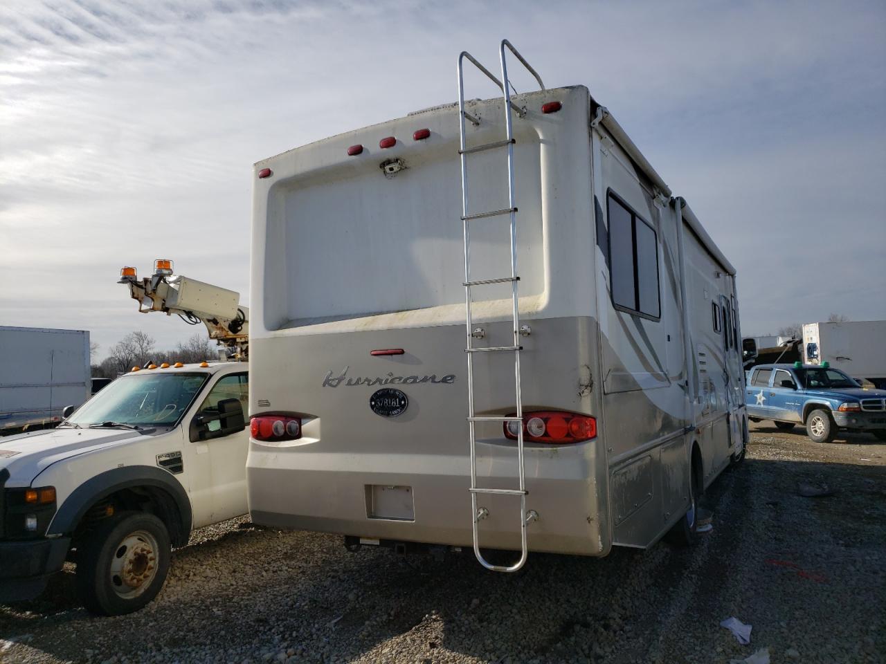 Photo 4 from auction – 2004 FOUR HURRICANE with VIN 1F6NF53S140A04534