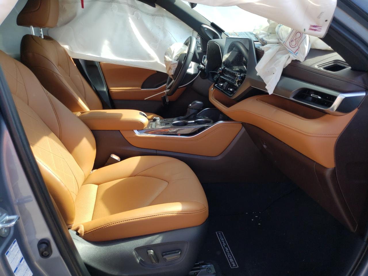 Photo 5 from auction – 2021 TOYOTA HIGHLANDER with VIN 5TDFZRBH8MS072946