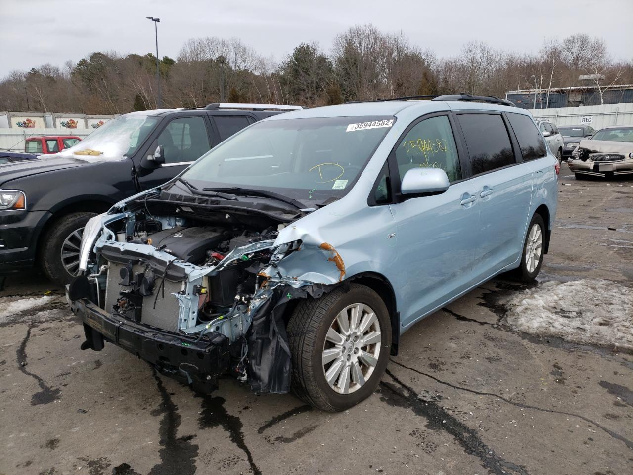 Photo 2 from auction – 2017 TOYOTA SIENNA LE with VIN 5TDJZ3DC9HS174755