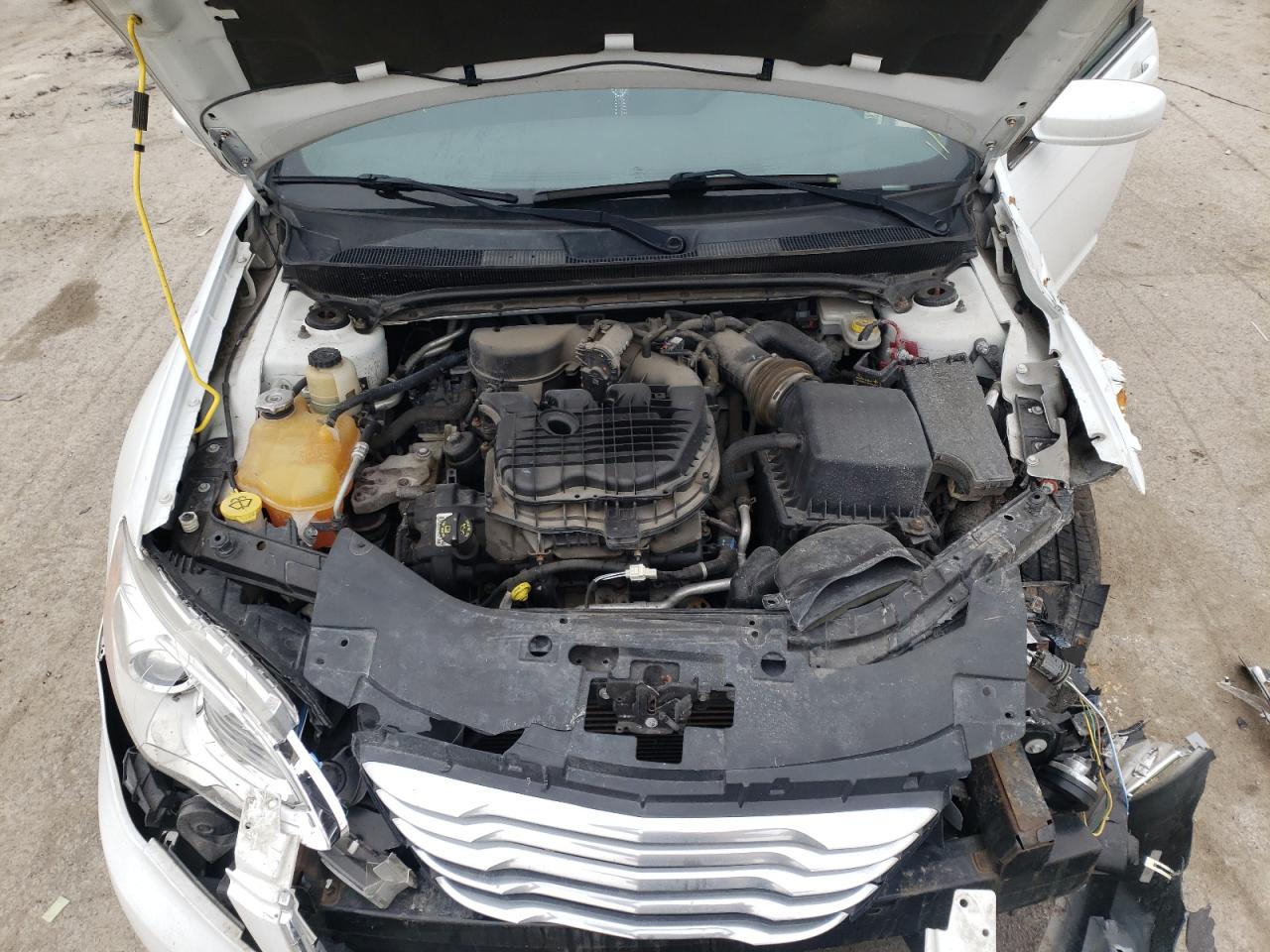 Photo 7 from auction – 2012 CHRYSLER 200 TOURIN with VIN 1C3CCBBG7CN185010