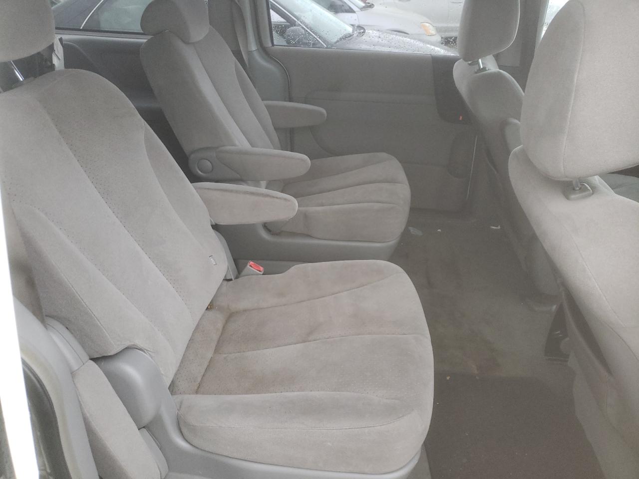 Photo 6 from auction – 2007 HYUNDAI ENTOURAGE with VIN KNDMC233X76040412