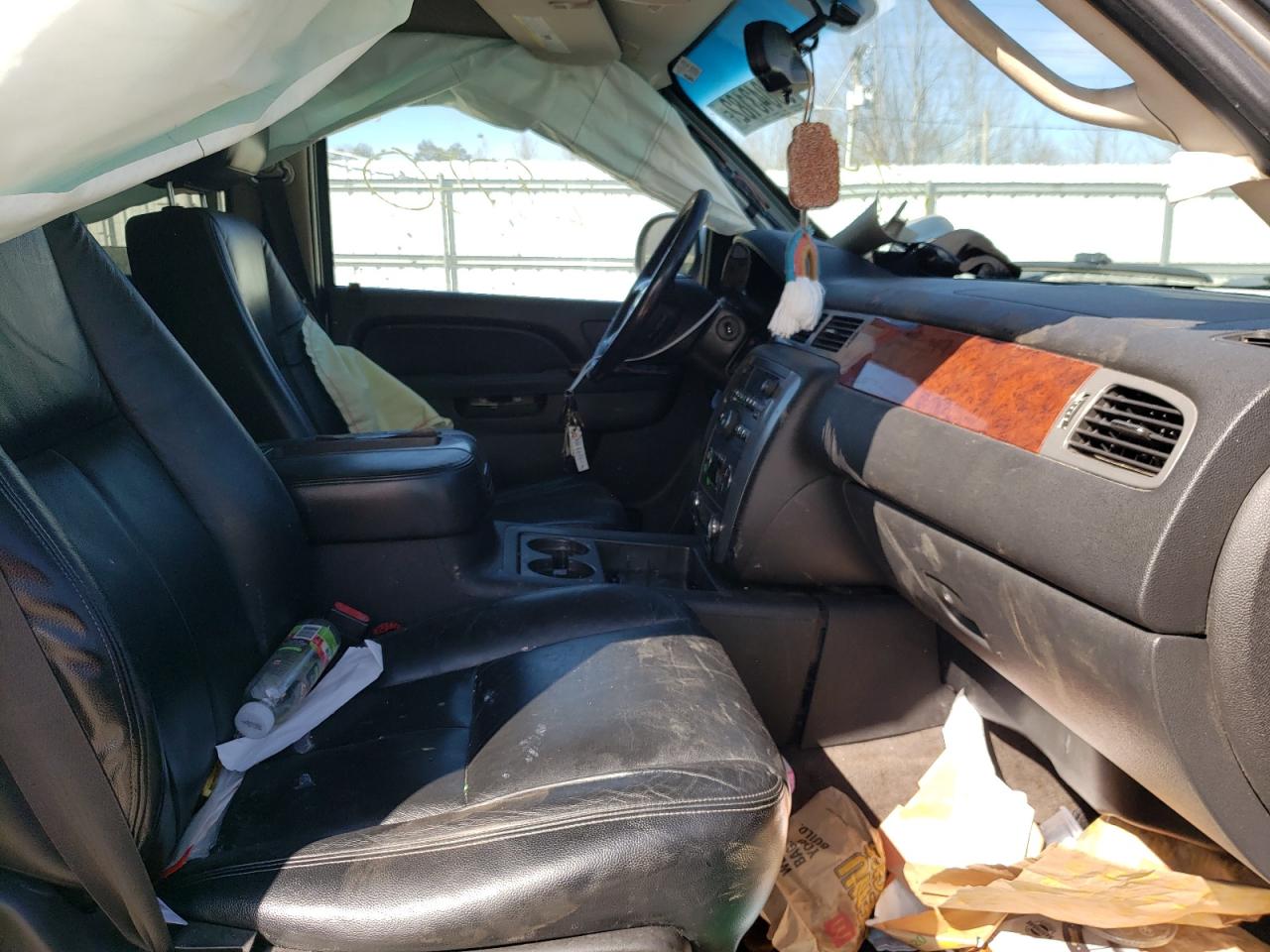Photo 5 from auction – 2011 GMC YUKON SLE with VIN 1GKS2AE00BR107358