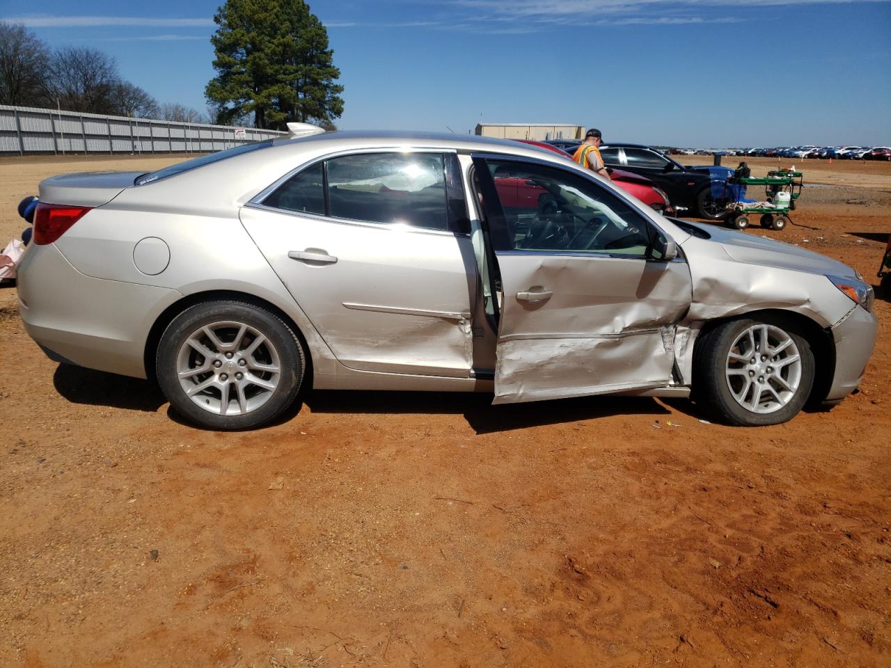 Photo 9 from auction – 2015 CHEVROLET MALIBU 1LT with VIN 1G11C5SL0FF196276