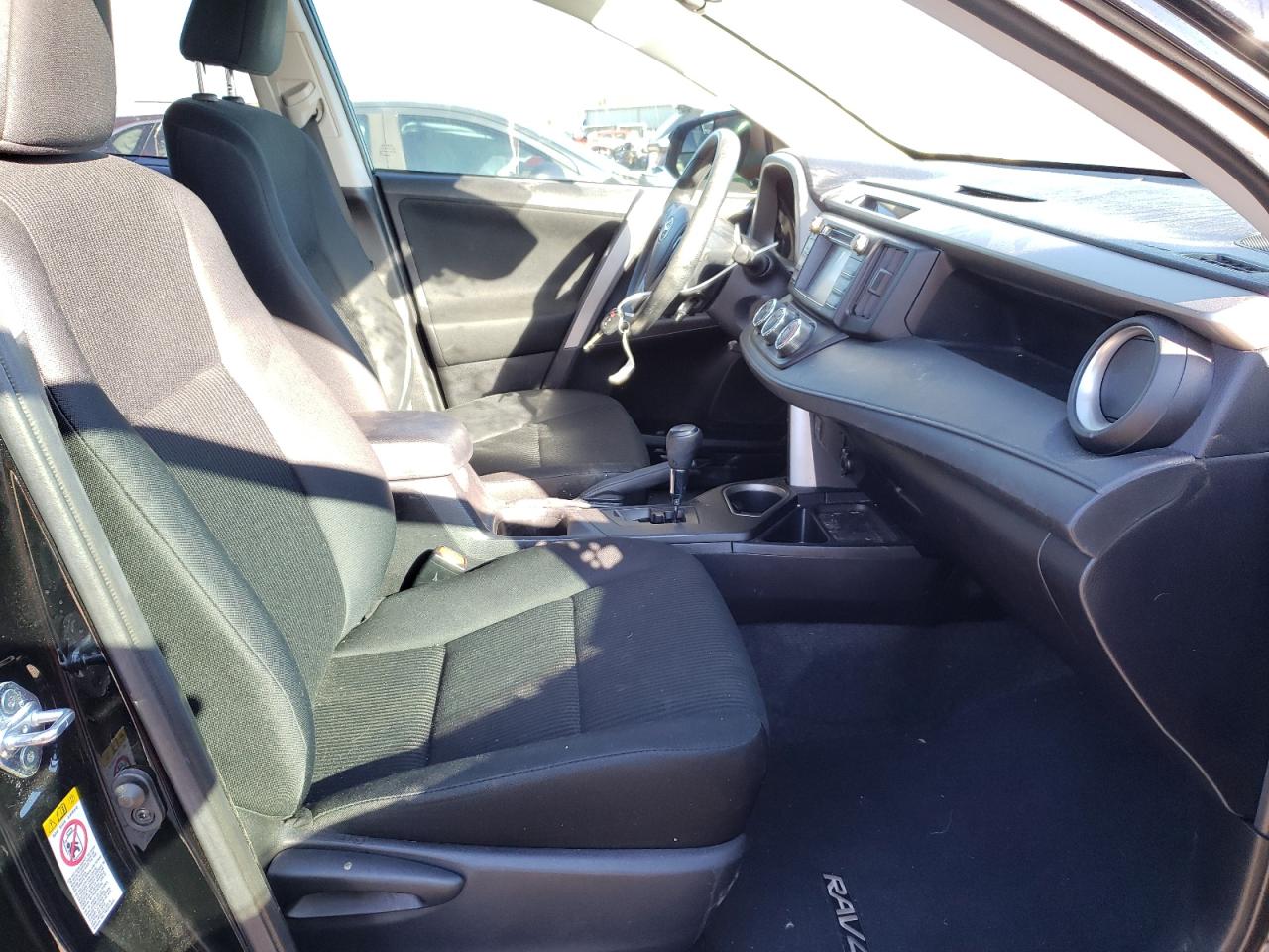Photo 5 from auction – 2017 TOYOTA RAV4 LE with VIN 2T3ZFREV6HW351064