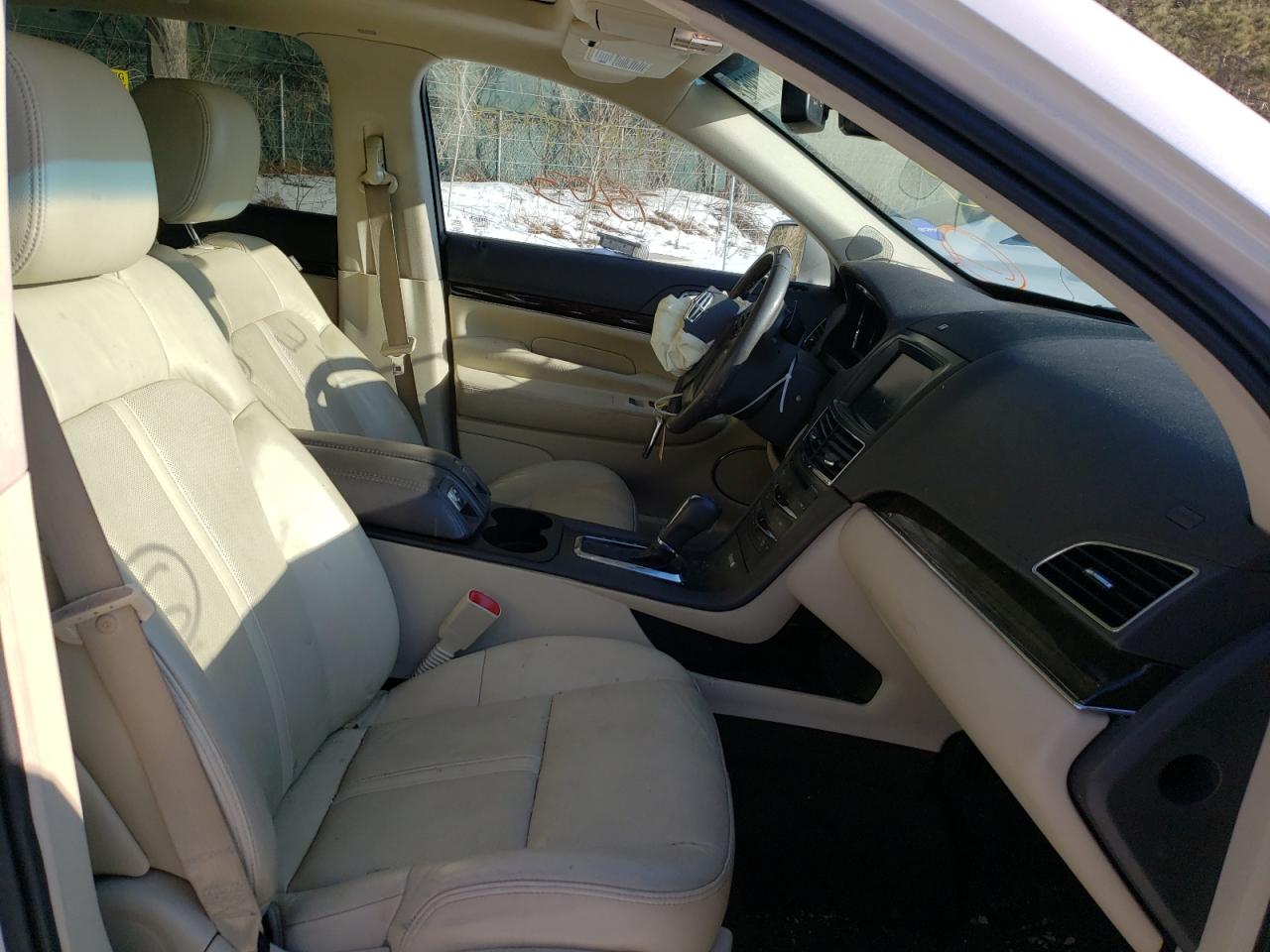 Photo 5 from auction – 2014 LINCOLN MKT with VIN 2LMHJ5AT4EBL57483