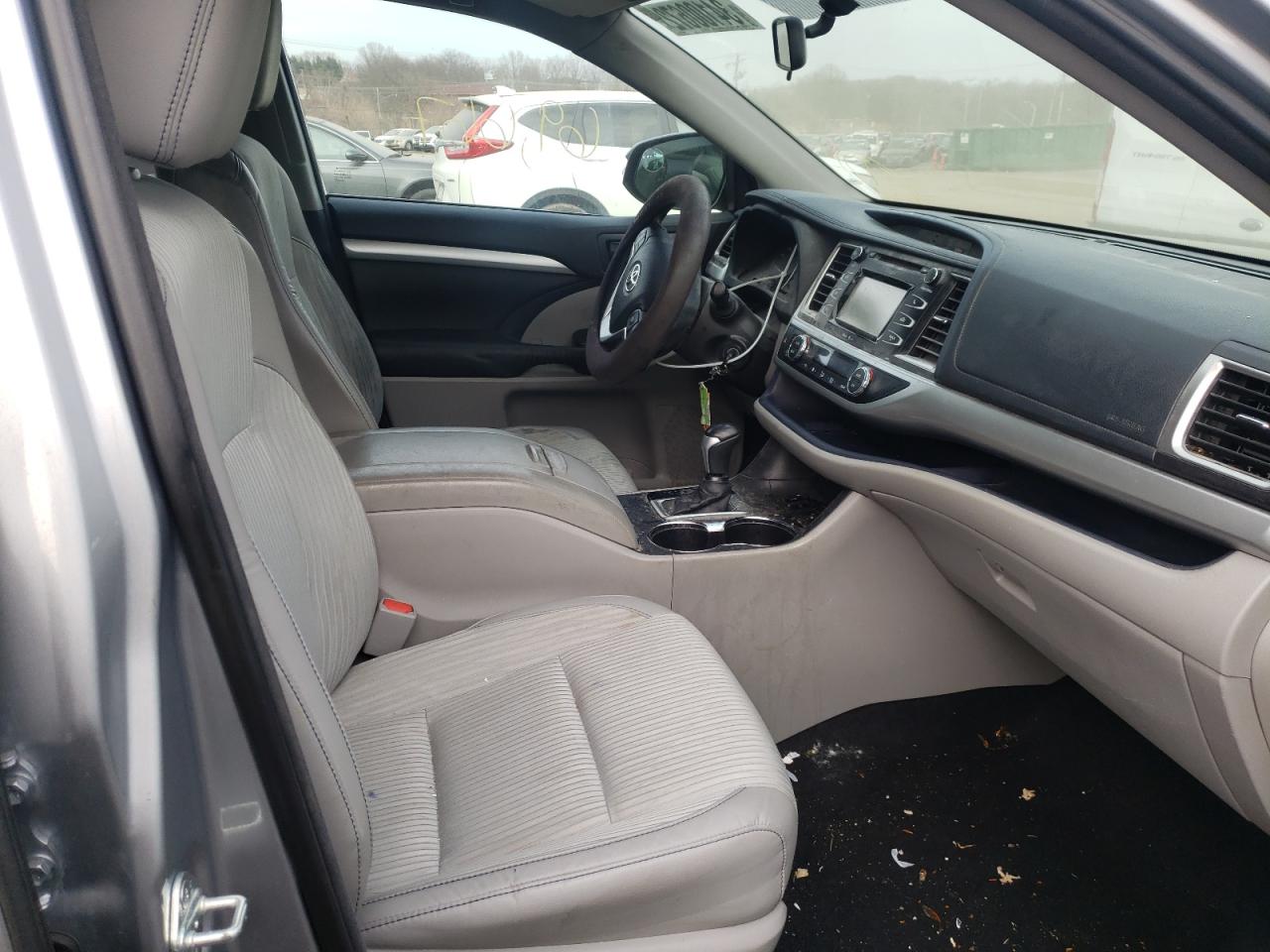 Photo 5 from auction – 2015 TOYOTA HIGHLANDER with VIN 5TDZKRFHXFS107730