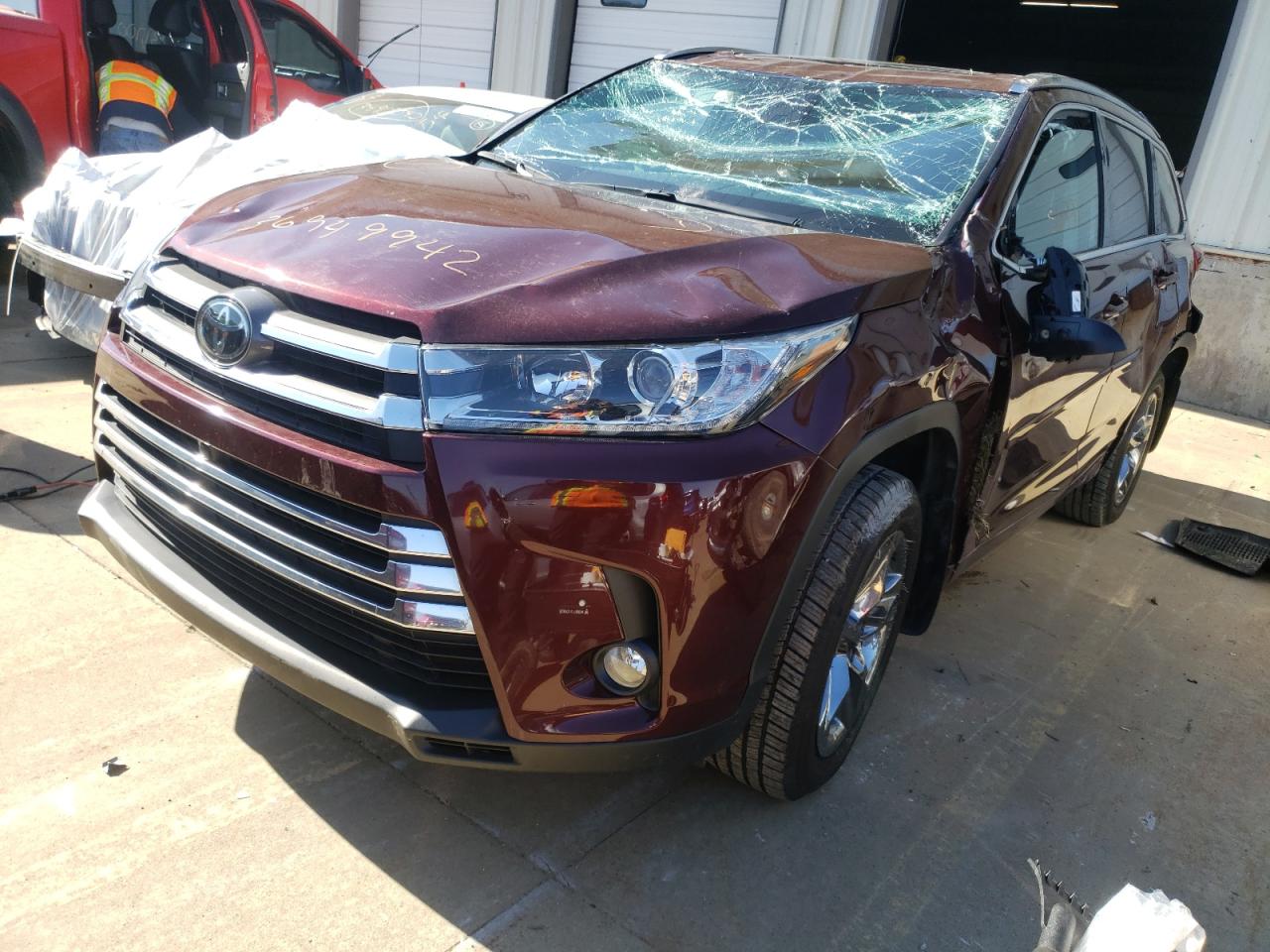 Photo 2 from auction – 2018 TOYOTA HIGHLANDER with VIN 5TDDZRFH8JS889637