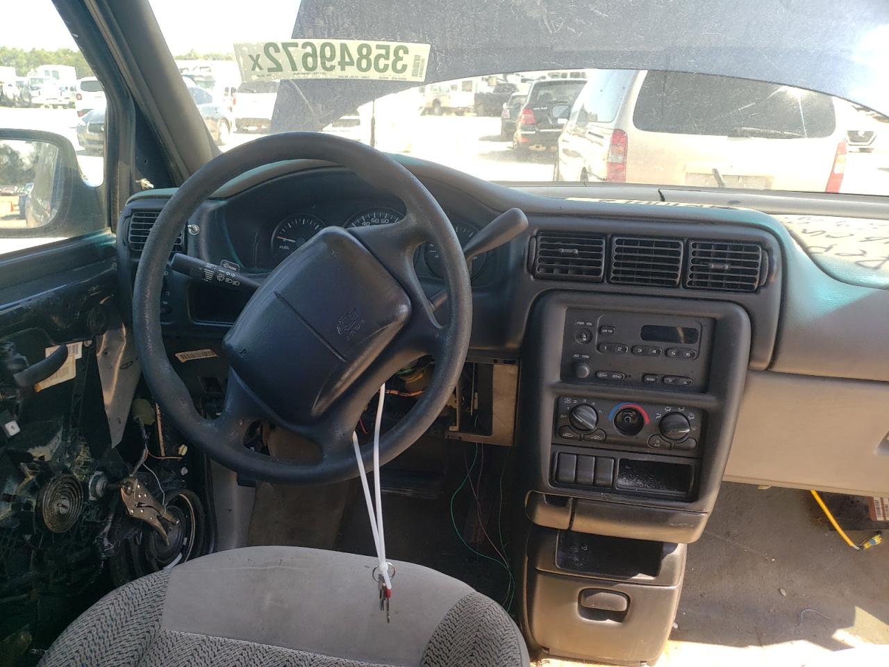 Photo 9 from auction – 2000 CHEVROLET VENTURE EC with VIN 1GNDU23E9YD325069