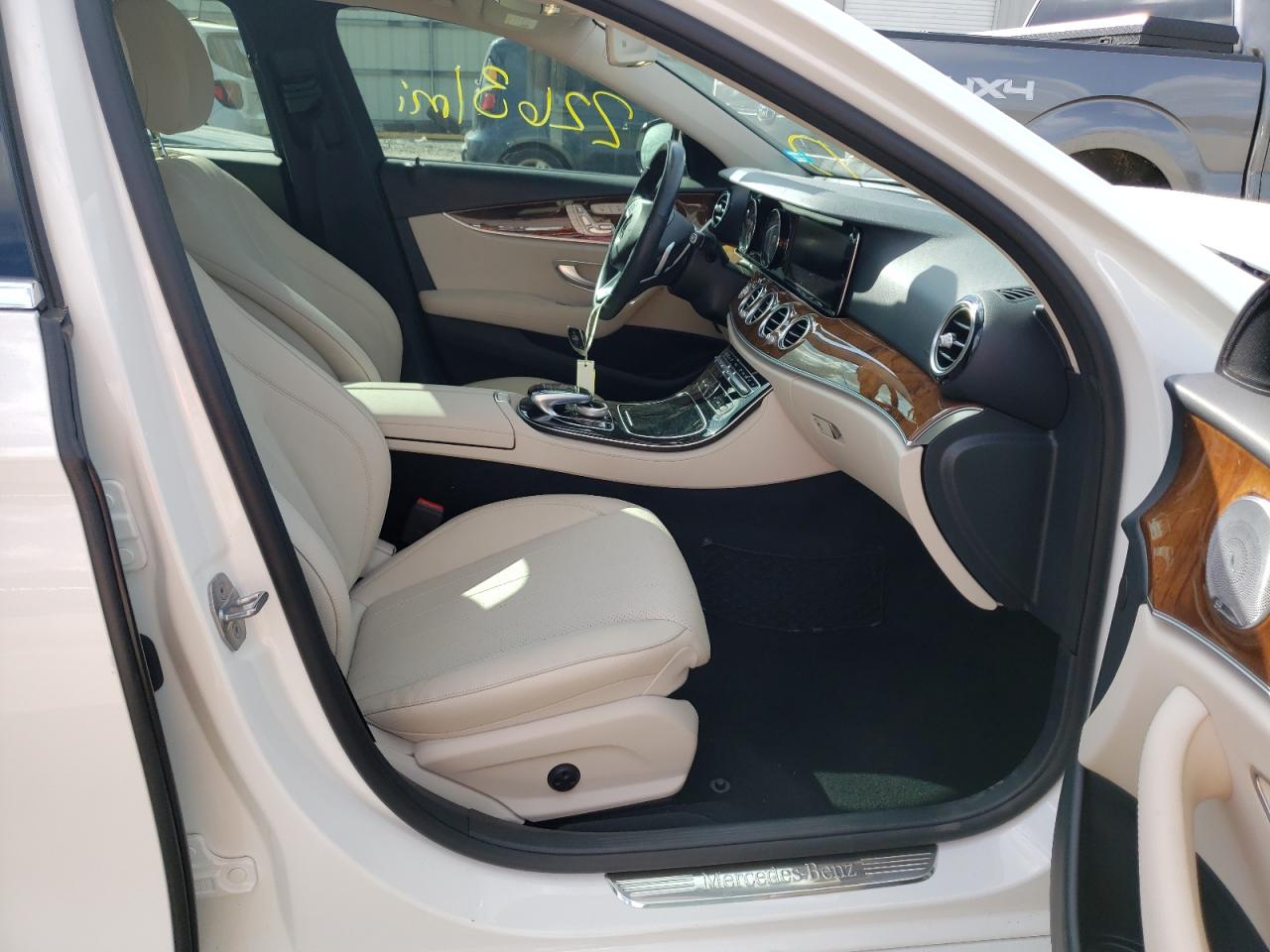 Photo 5 from auction – 2018 MERCEDES-BENZ E 300 4MAT with VIN WDDZF4KB3JA337050