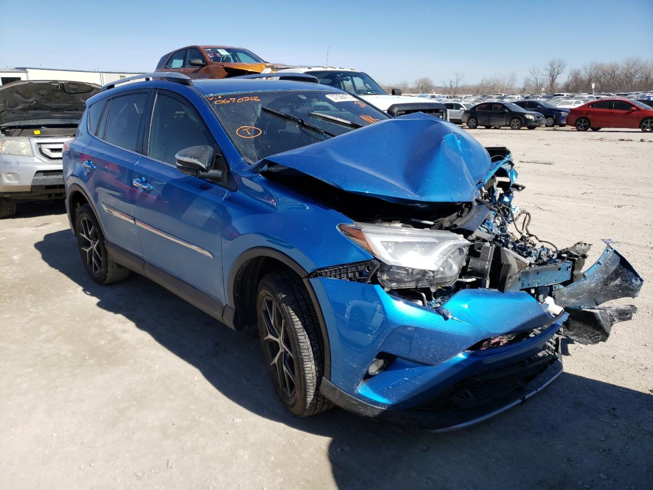 Photo 1 from auction – 2016 TOYOTA RAV4 SE with VIN JTMNFREV1GJ067028