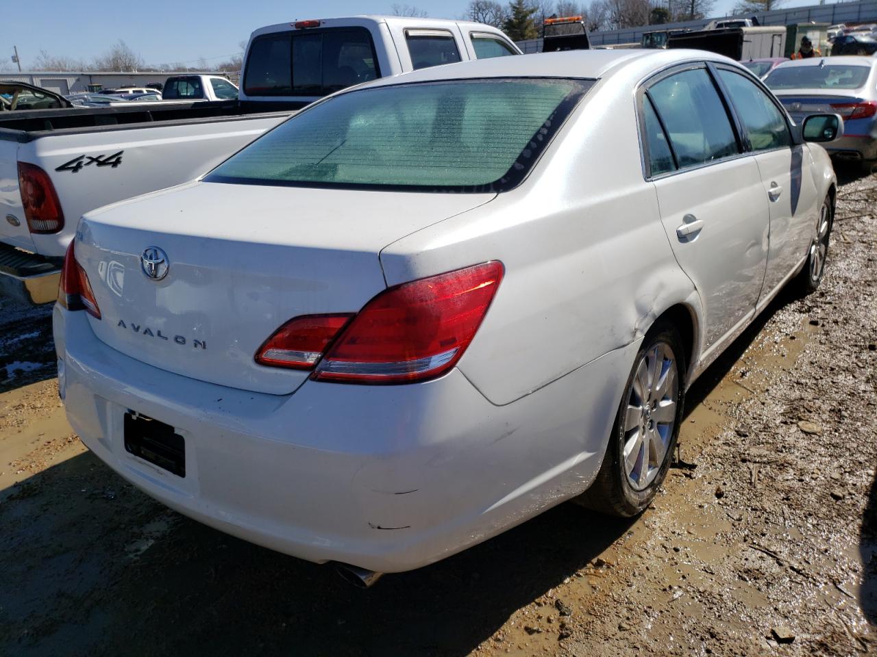 Photo 4 from auction – 2005 TOYOTA AVALON with VIN 4T1BK36B35U001748