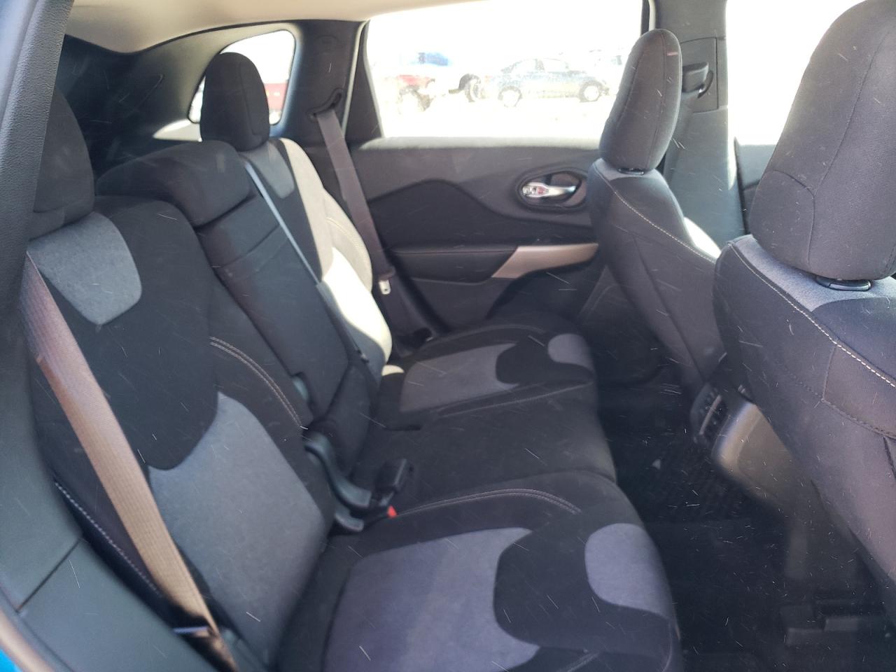 Photo 6 from auction – 2018 JEEP CHEROKEE L with VIN 1C4PJMCBXJD570095