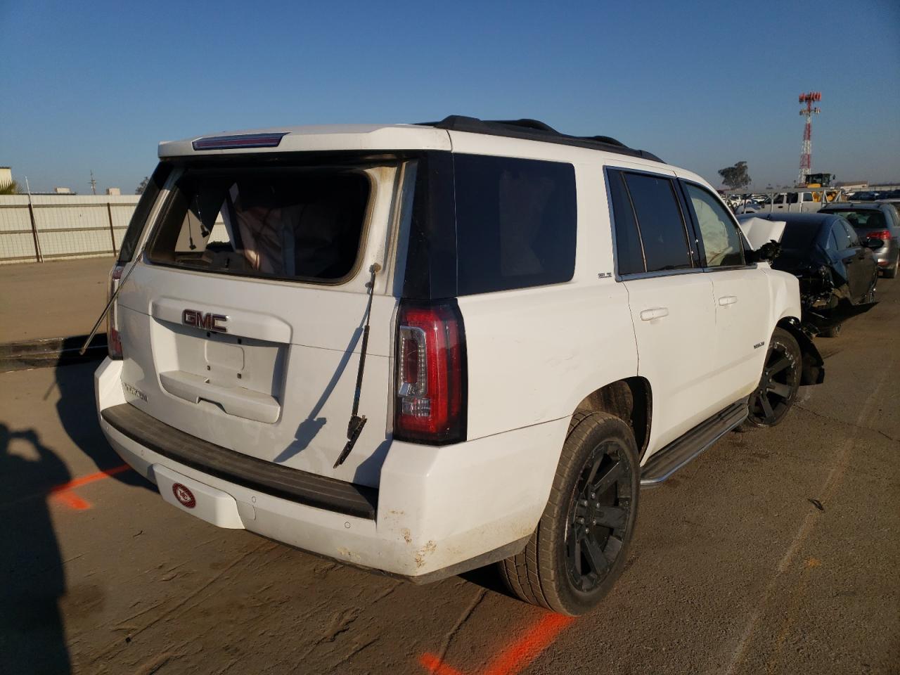 Photo 4 from auction – 2016 GMC YUKON SLE with VIN 1GKS1AKCXGR376928