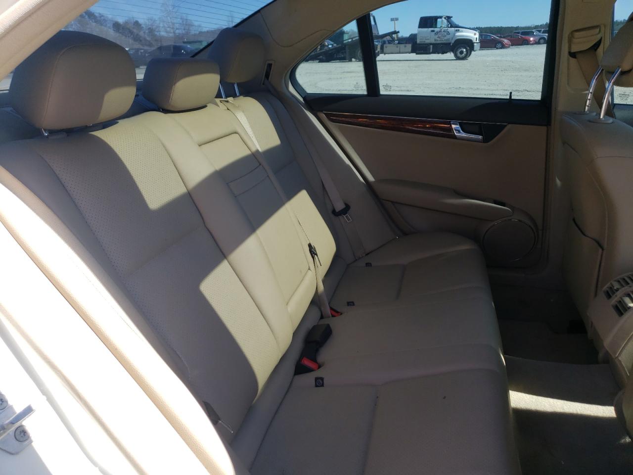 Photo 6 from auction – 2011 MERCEDES-BENZ C 300 with VIN WDDGF5EB6BR138716