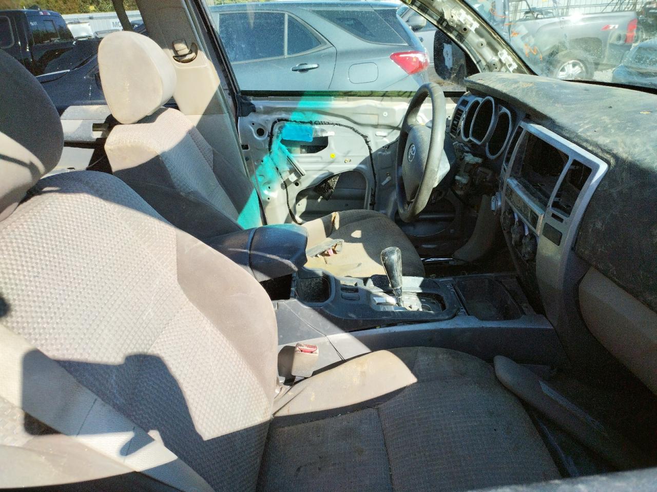 Photo 5 from auction – 2003 TOYOTA 4RUNNER SR with VIN JTEBU14RX30014290