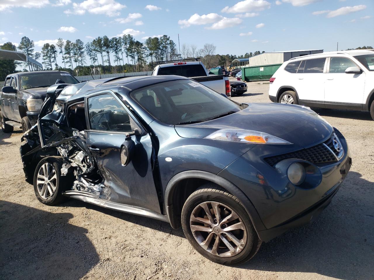 NISSAN JUKE S 2011 with VIN JN8AF5MV0BT022043 - Photo from auction