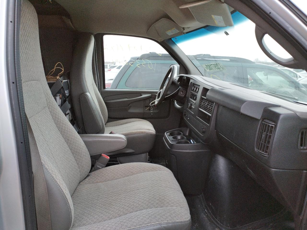 Photo 5 from auction – 2011 CHEVROLET EXPRESS G2 with VIN 1GCWGGCA6B1102211