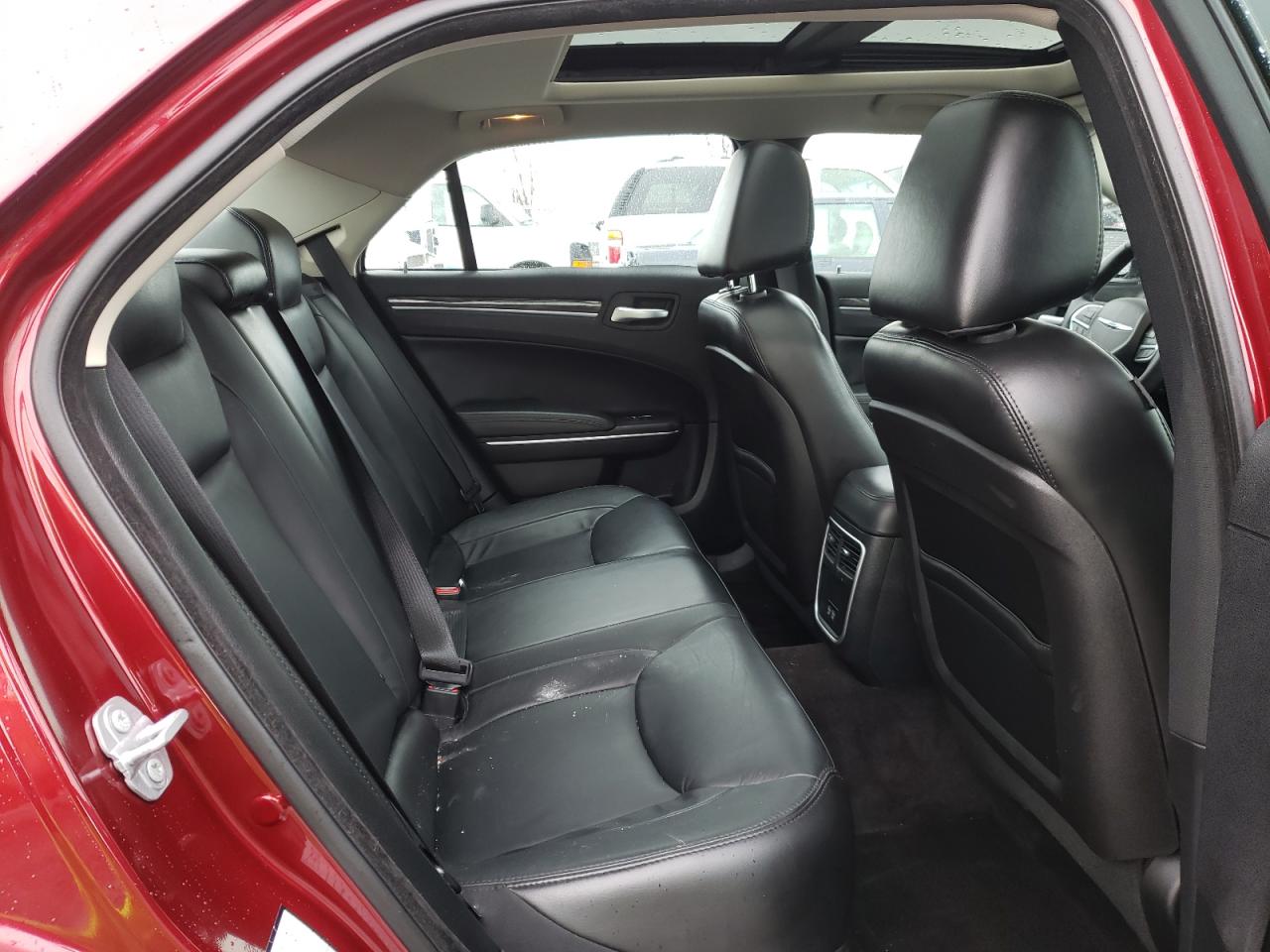 Photo 6 from auction – 2017 CHRYSLER 300 LIMITE with VIN 2C3CCAAG6HH560087