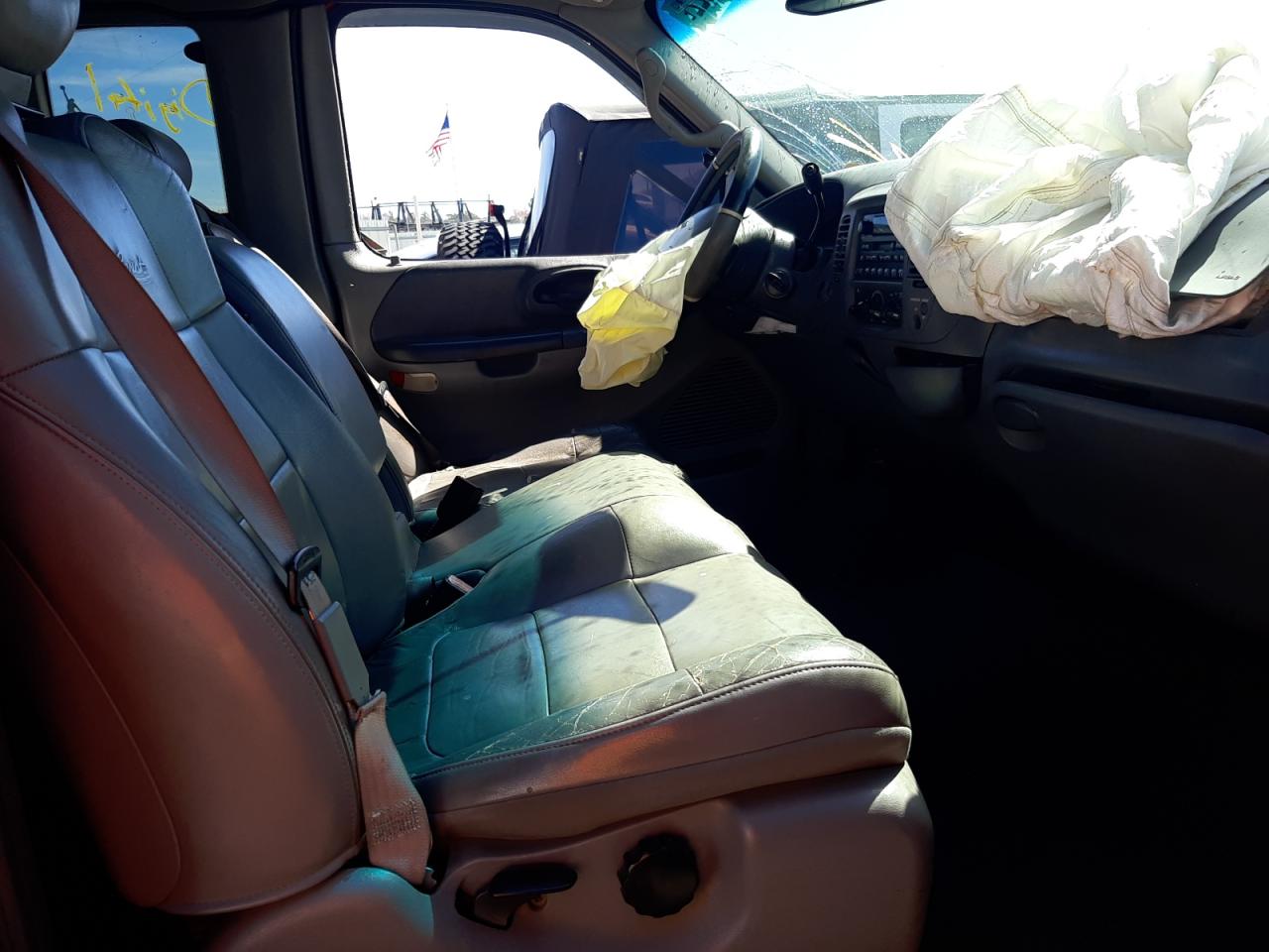 Photo 5 from auction – 2001 FORD F150 with VIN 2FTRX18L11CA31842