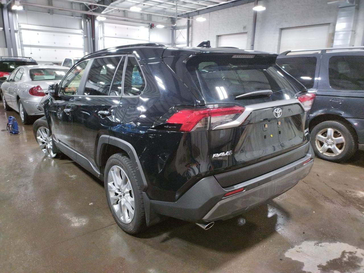 Photo 3 from auction – 2019 TOYOTA RAV4 LIMIT with VIN JTMN1RFV5KD036269