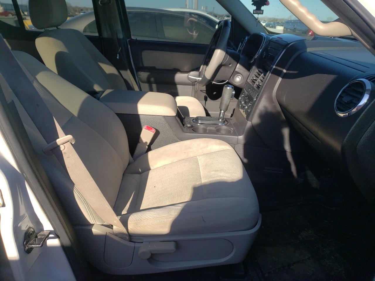Фото 5 с аукциона – 2008 FORD EXPLORER S с VIN 1FMEU31E98UB31028